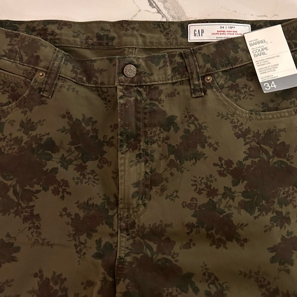 NWT GAP High-waisted Dark Floral Barrel Jeans